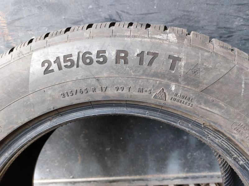 Гуми Зимни 215/65R17, снимка 6 - Гуми и джанти - 36675541