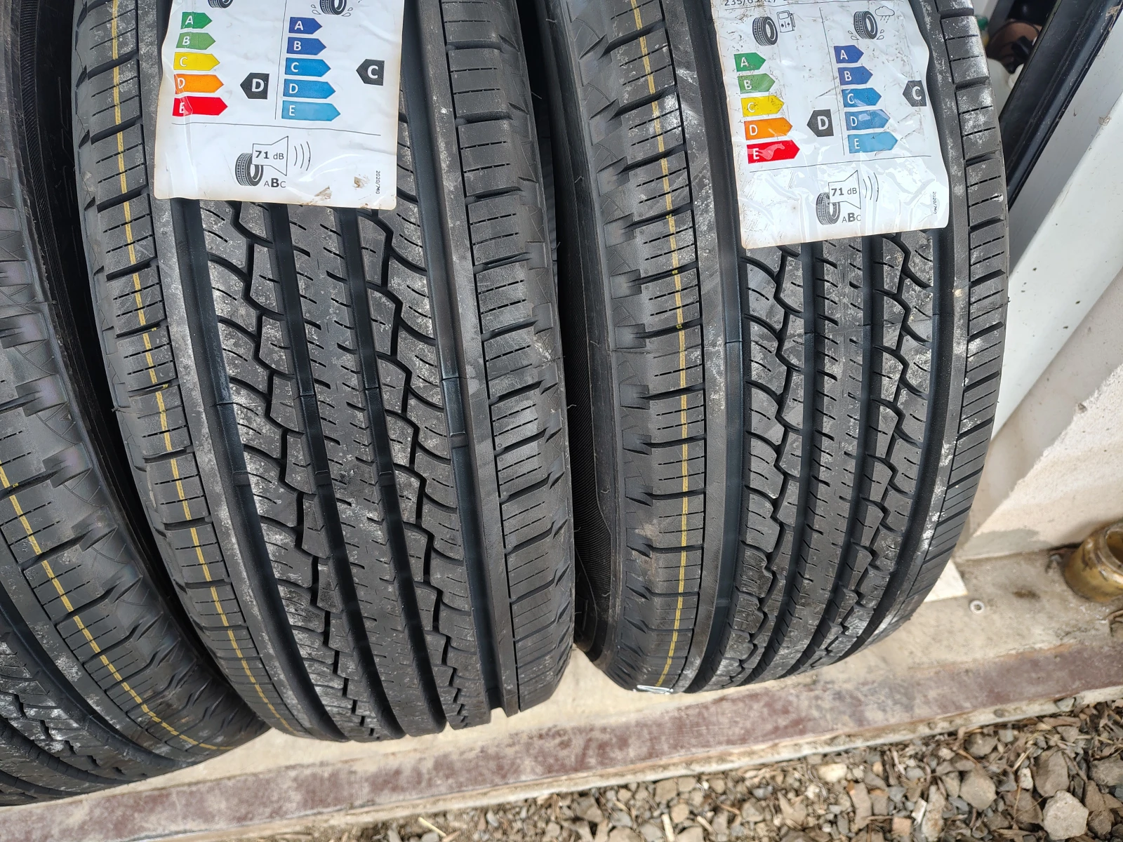 Гуми Летни 235/65R17, снимка 4 - Гуми и джанти - 55840295