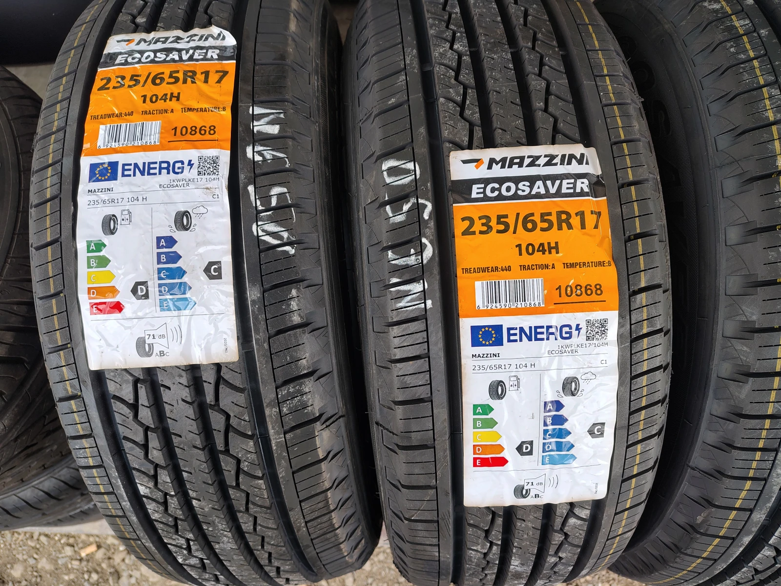 Гуми Летни 235/65R17, снимка 2 - Гуми и джанти - 55840295