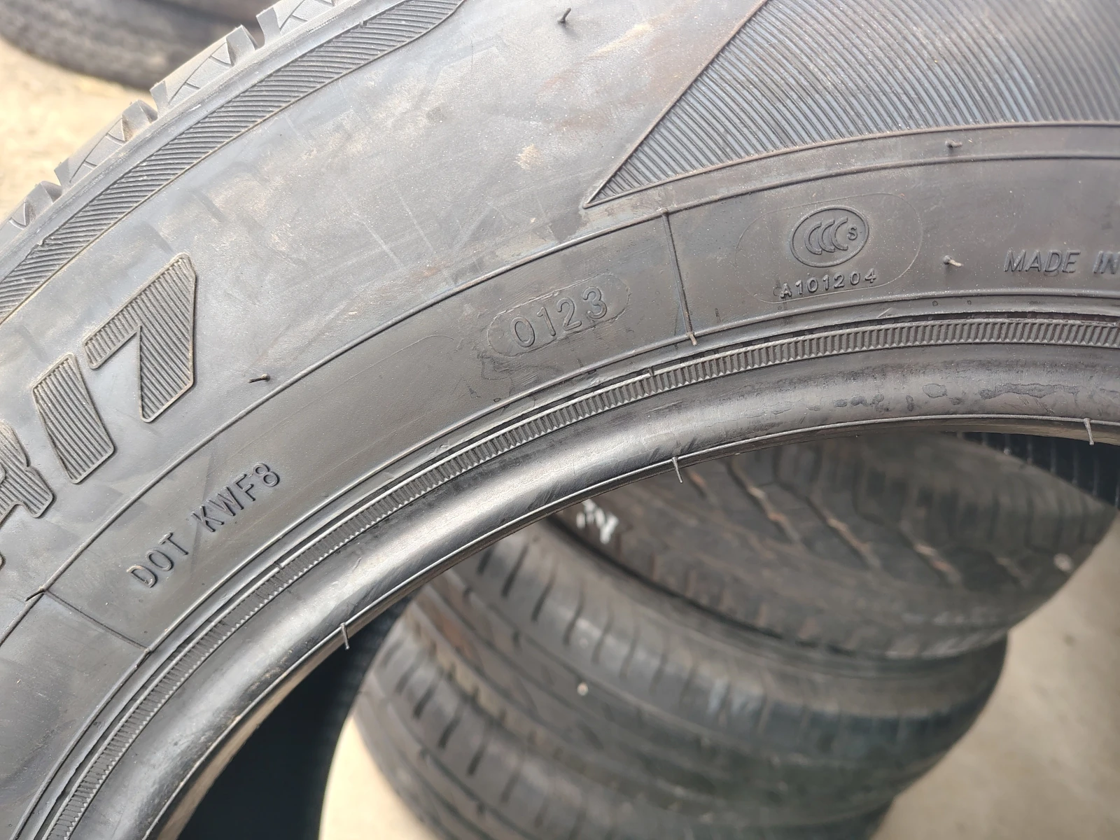 Гуми Летни 235/65R17, снимка 9 - Гуми и джанти - 55840295