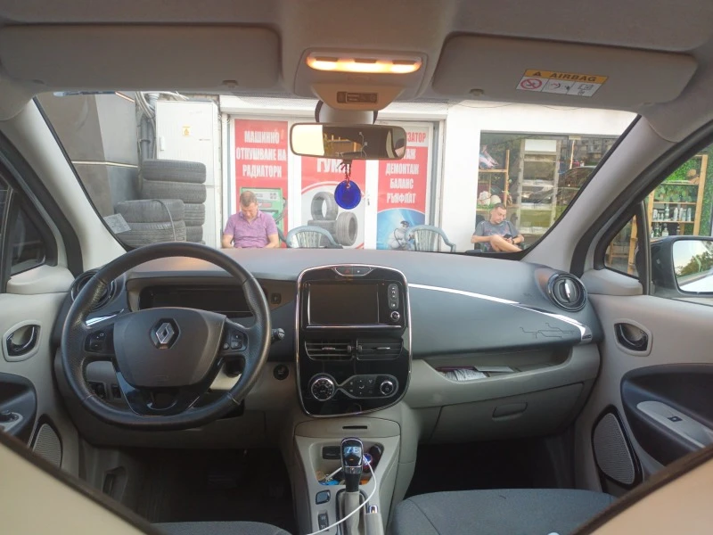 Renault Zoe R90  2016 , снимка 9 - Автомобили и джипове - 47179379