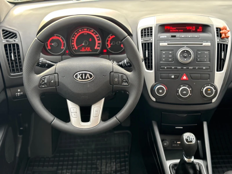 Kia Ceed 1.6, снимка 5 - Автомобили и джипове - 51231054