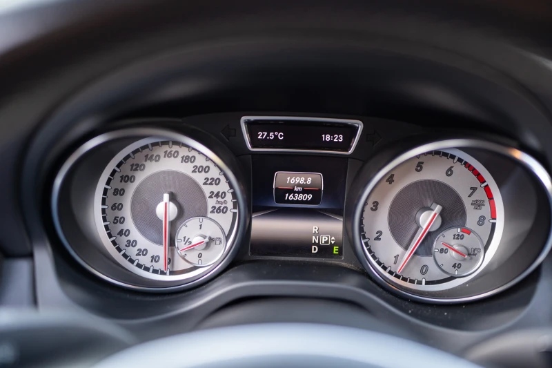 Mercedes-Benz CLA 200, снимка 14 - Автомобили и джипове - 51881396