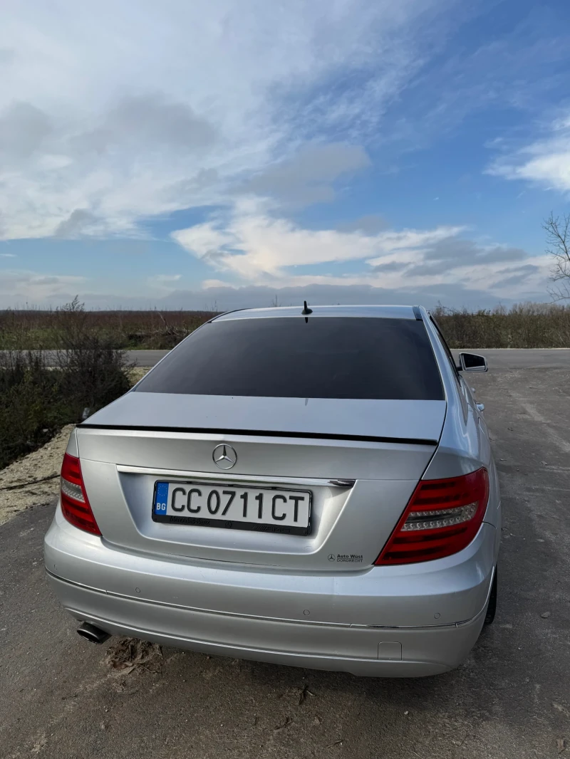 Mercedes-Benz C 220, снимка 5 - Автомобили и джипове - 52639653