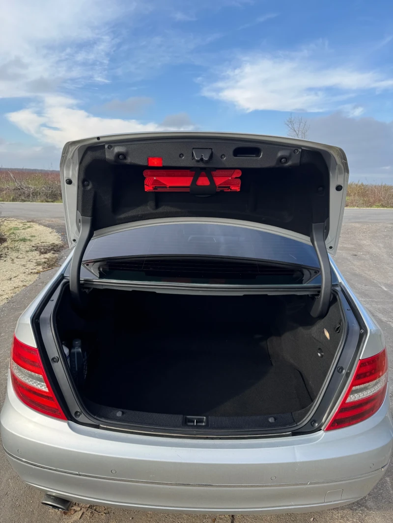 Mercedes-Benz C 220, снимка 9 - Автомобили и джипове - 52639653
