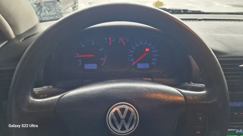 VW Passat, снимка 5 - Автомобили и джипове - 52661828