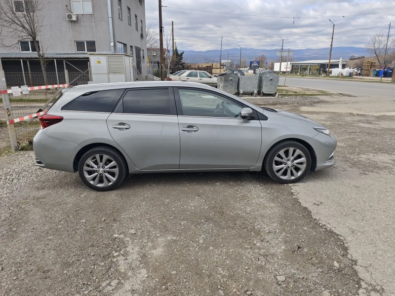 Toyota Auris 1.6 EXCLUSIVE , снимка 5 - Автомобили и джипове - 53582614