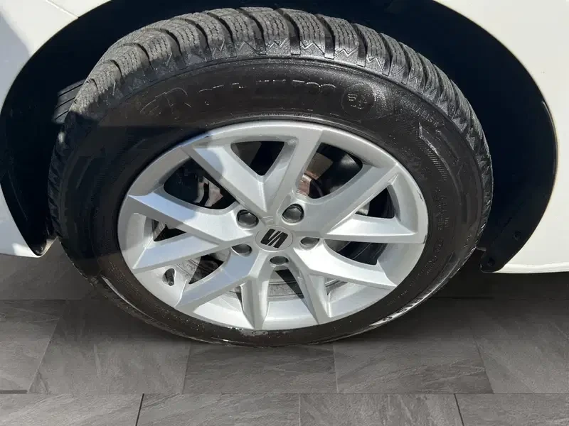 Seat Leon 1.5TGI МЕТАН SWISS, снимка 13 - Автомобили и джипове - 54306215