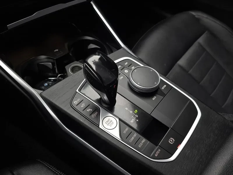 BMW 320 DISTRONIC/ШИБИДАХ/360 KAMEРИ, снимка 9 - Автомобили и джипове - 56429294