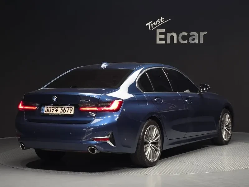 BMW 320 DISTRONIC/ШИБИДАХ/360 KAMEРИ, снимка 2 - Автомобили и джипове - 56429294