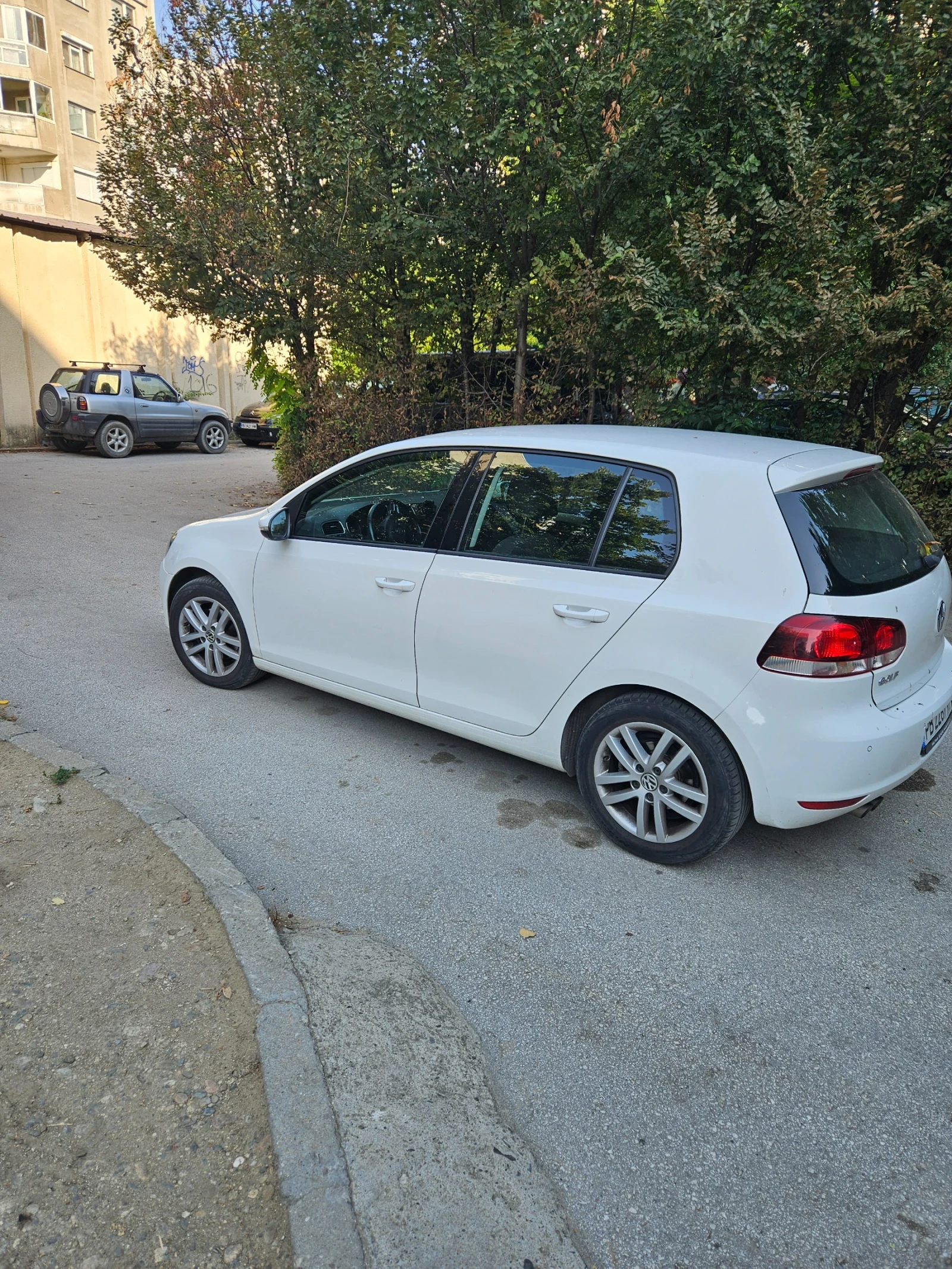 VW Golf 1.4 60000 км РЕАЛНИ КМ, бензин 122 к.с., автомат  - изображение 4