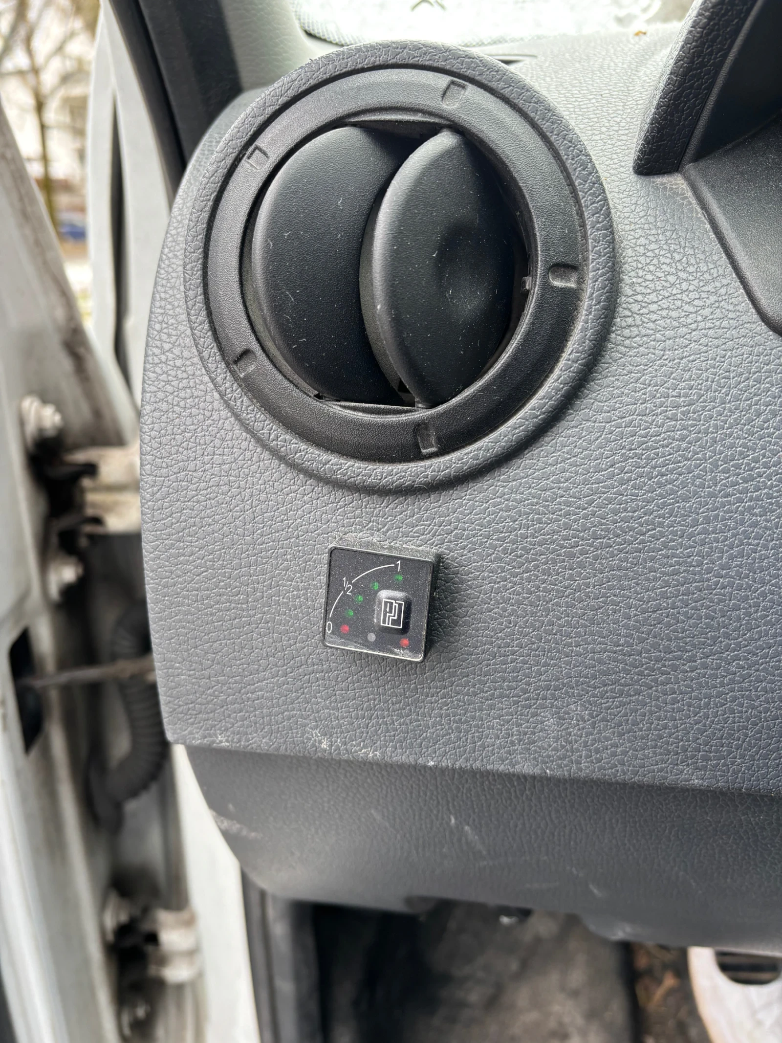 Dacia Logan Пикап - изображение 8