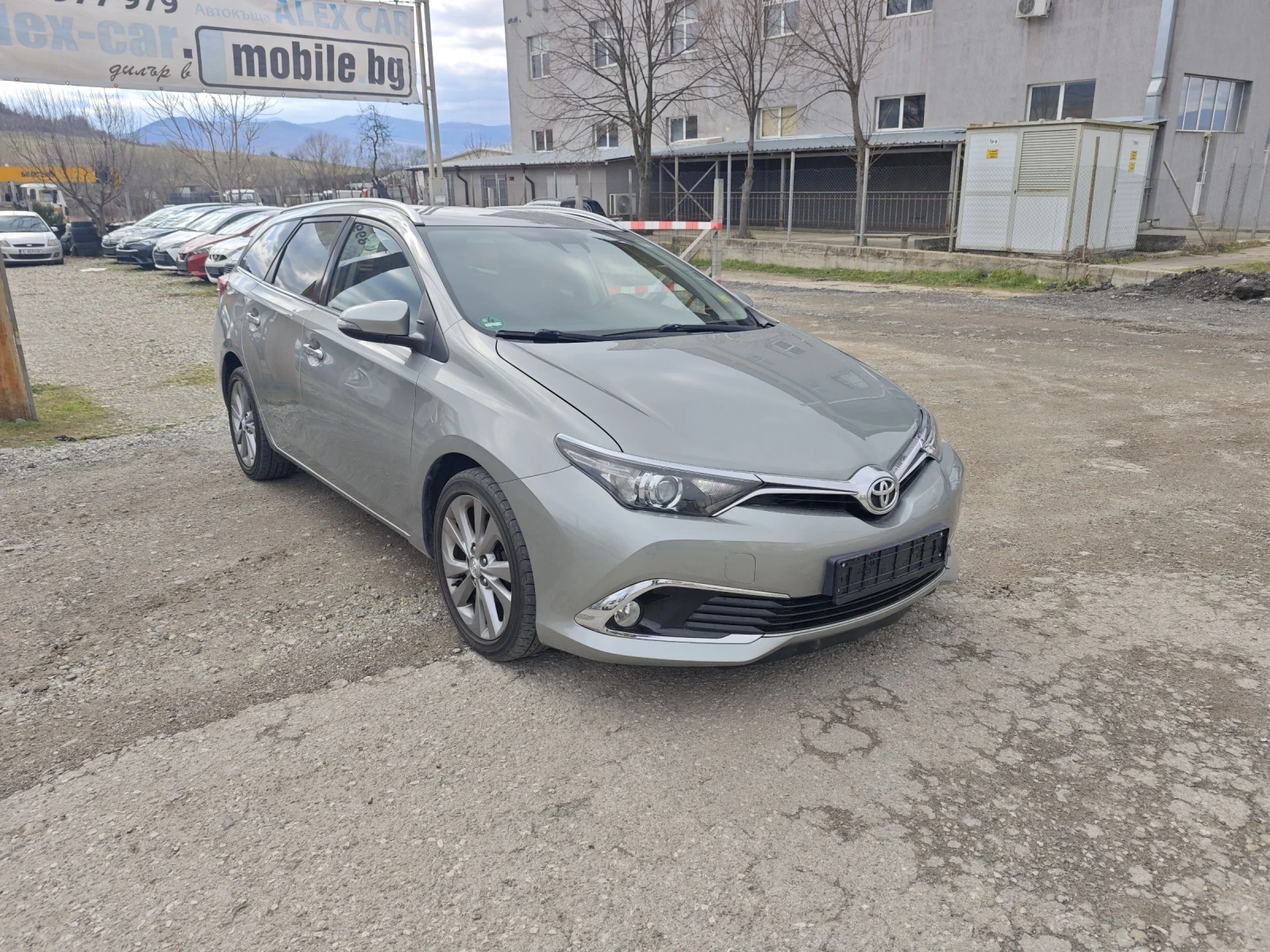 Toyota Auris 1.6 EXCLUSIVE  - изображение 2