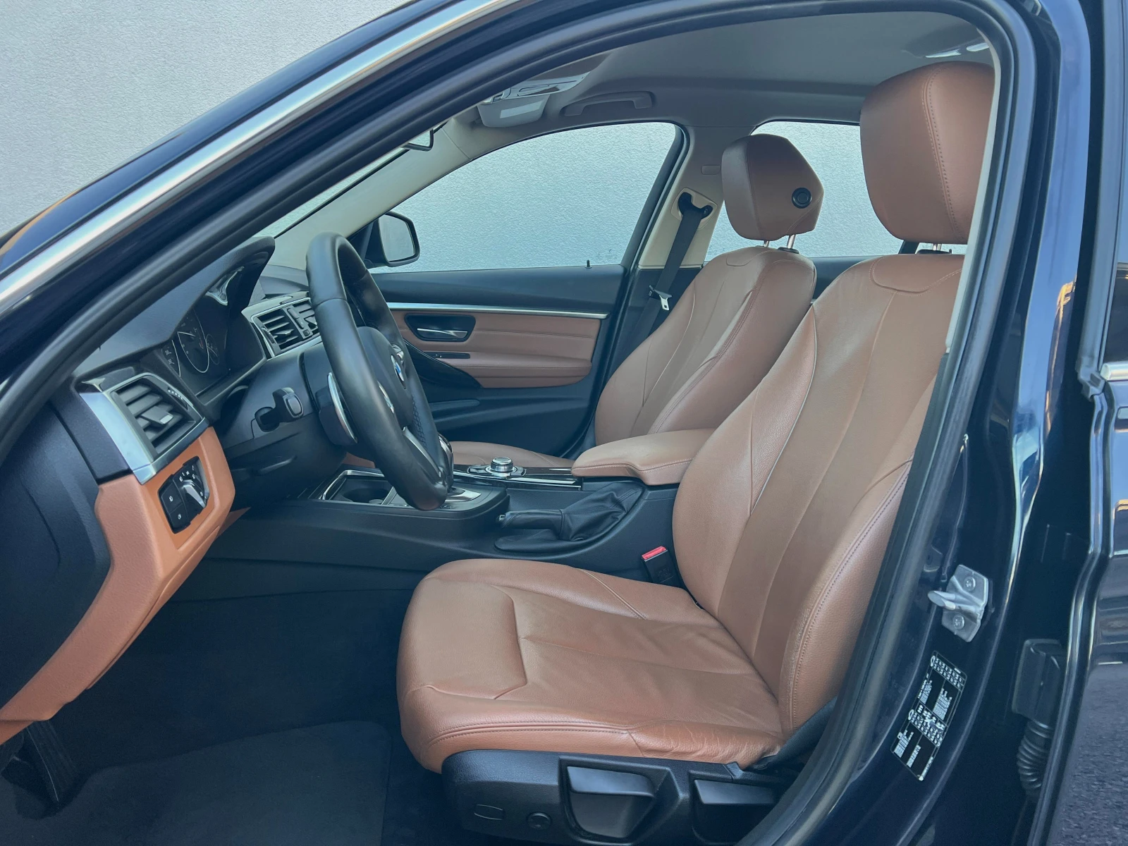 BMW 320 d xDrive Facelift ПРОЧЕТИ ОПИСАНИЕТО, снимка 12 - Автомобили и джипове - 53787371