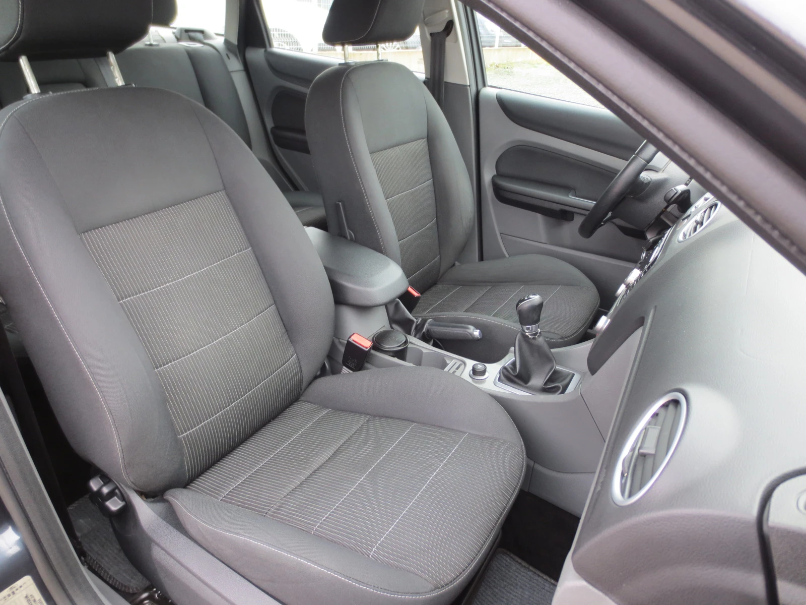 Ford Focus 1.6 i  | Mobile.bg � ����������� 15