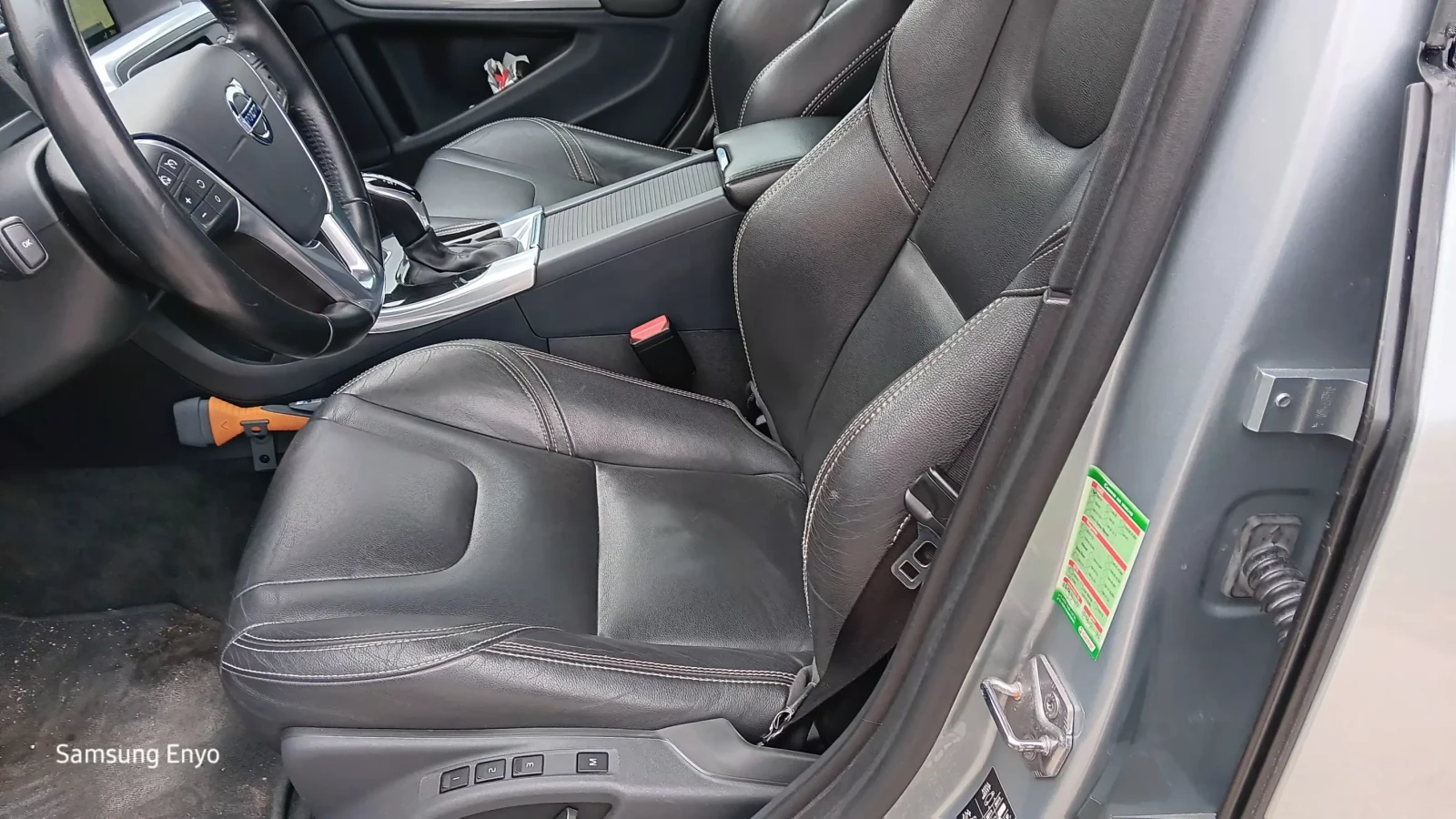 Volvo V60 2, 4 D6 Twin Engine , снимка 16 - Автомобили и джипове - 54390699
