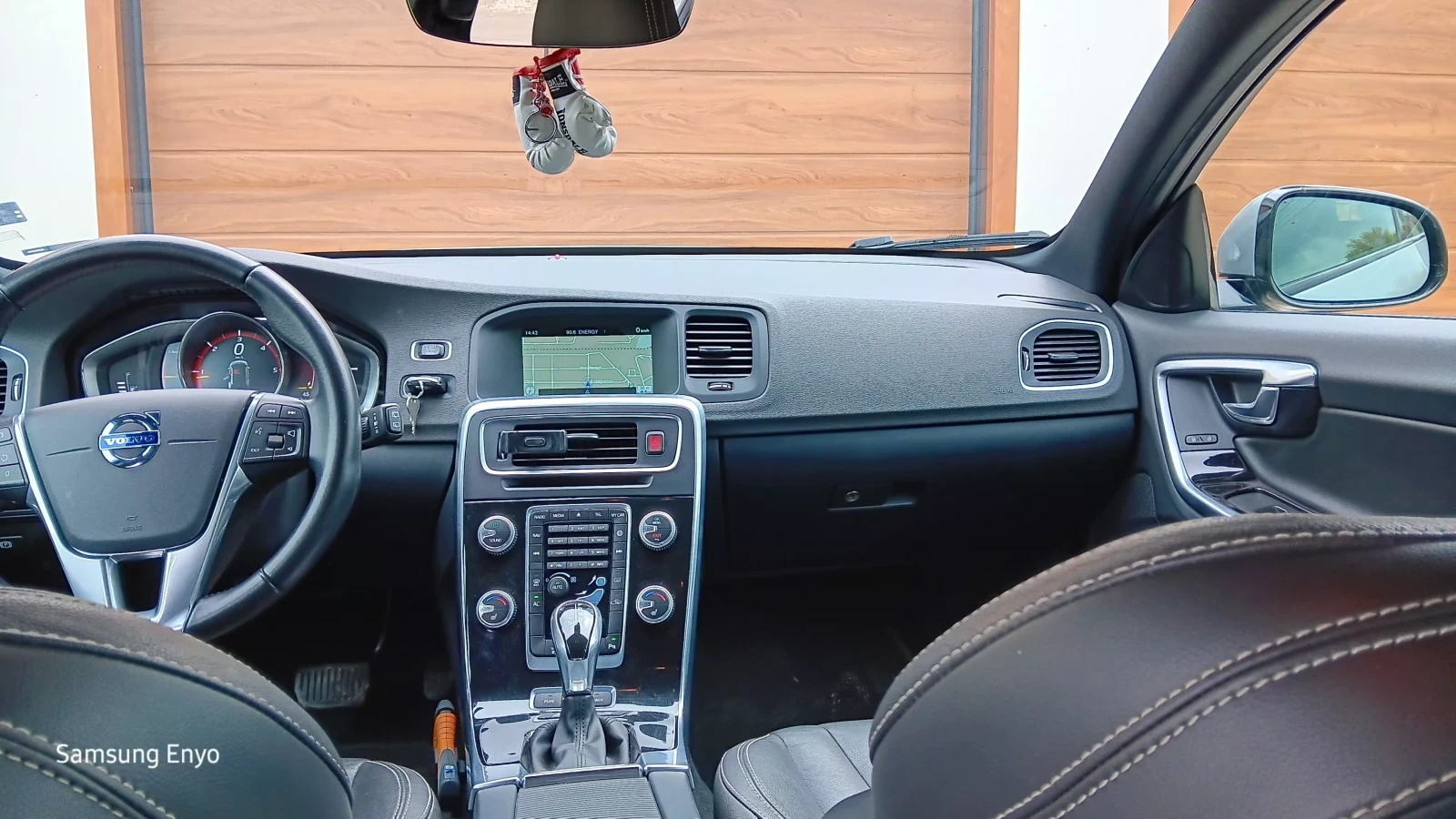 Volvo V60 2, 4 D6 Twin Engine , снимка 9 - Автомобили и джипове - 54390699