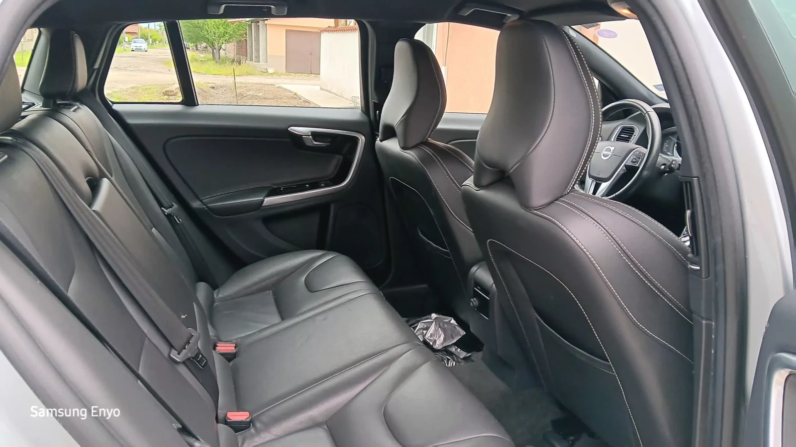 Volvo V60 2, 4 D6 Twin Engine , снимка 14 - Автомобили и джипове - 54390699