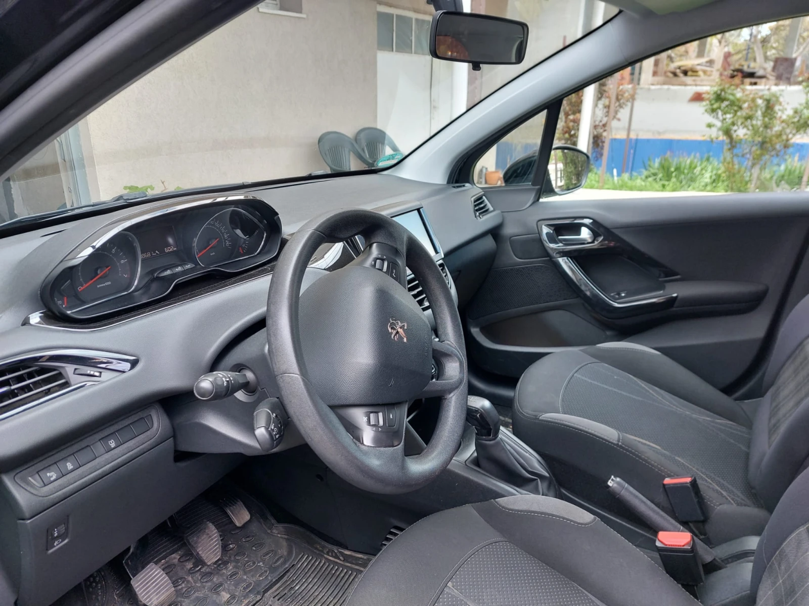 Peugeot 208, снимка 5 - Автомобили и джипове - 54392915