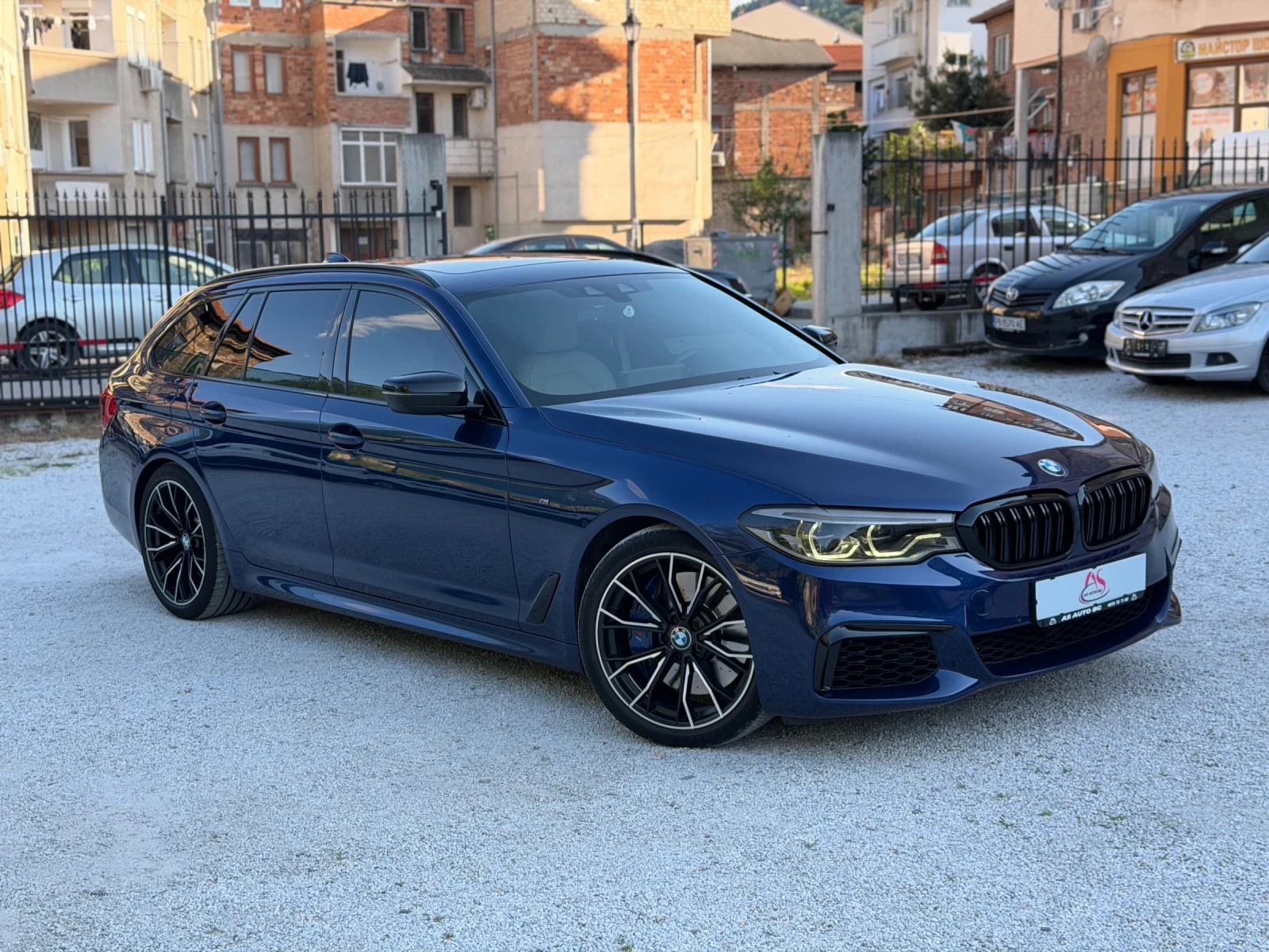 BMW 550 D* xD* LED* DIGITAL COCKPIT* PANO* CAMERA, снимка 3 - Автомобили и джипове - 54429930