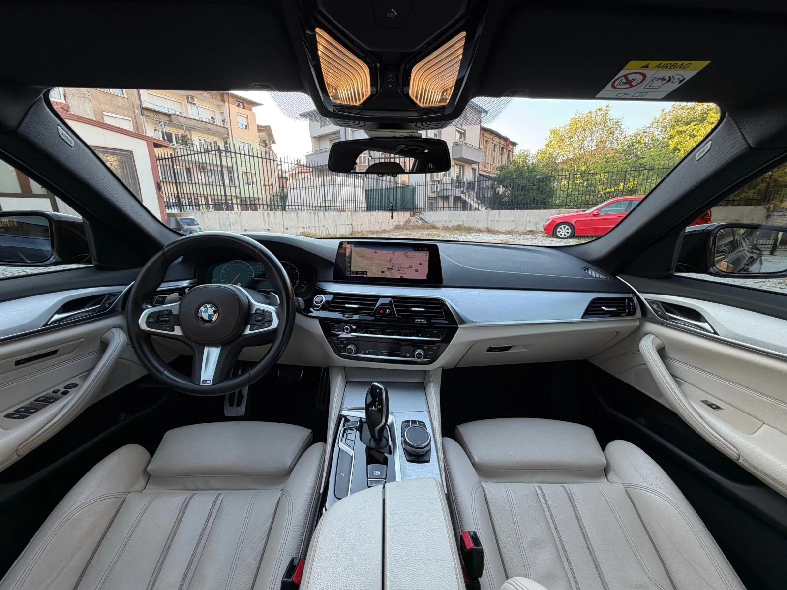 BMW 550 D* xD* LED* DIGITAL COCKPIT* PANO* CAMERA, снимка 15 - Автомобили и джипове - 54429930