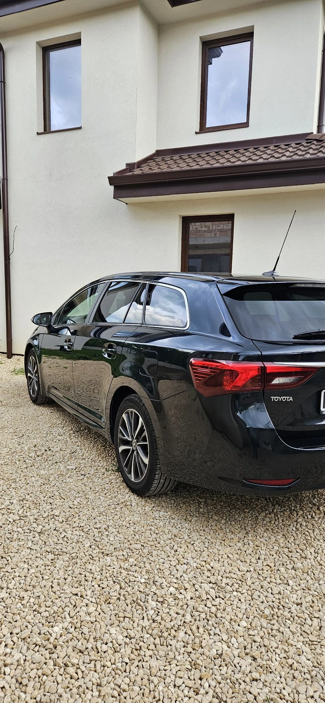 Toyota Avensis 1.8 VVT-i 147ks, снимка 4 - Автомобили и джипове - 54636077