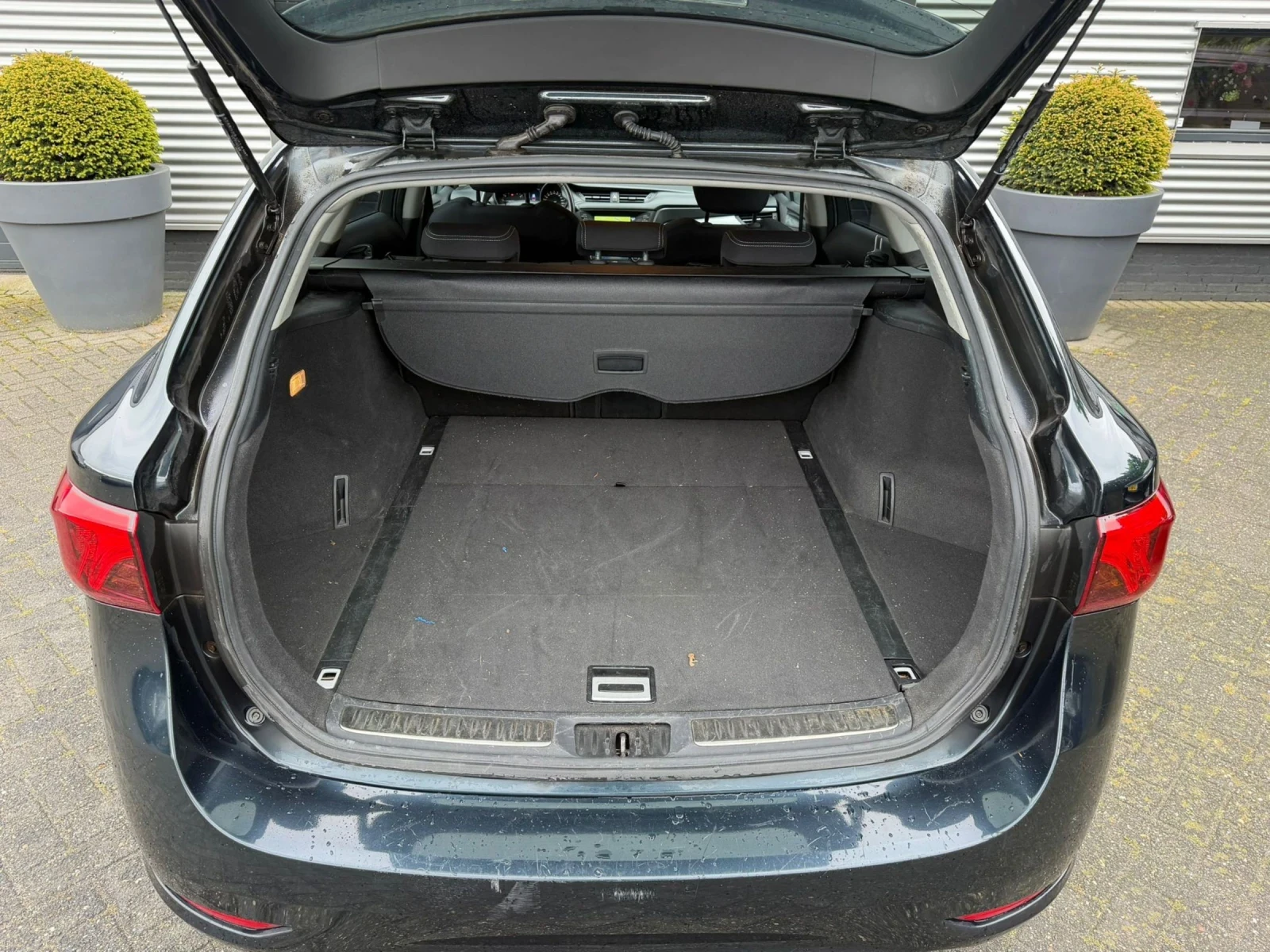 Toyota Avensis 1.8 VVT-i 147ks, снимка 8 - Автомобили и джипове - 54442312