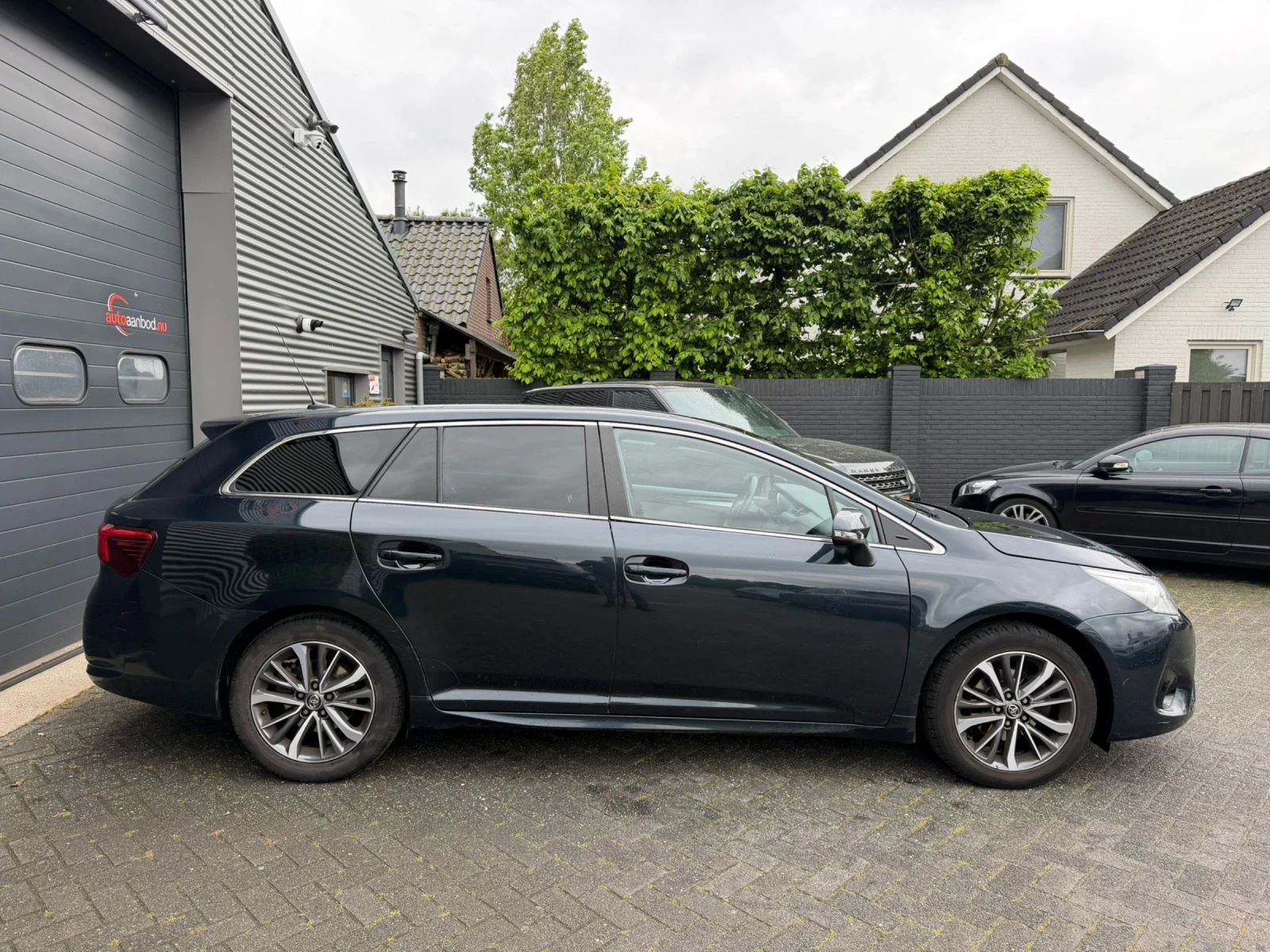 Toyota Avensis 1.8 VVT-i 147ks, снимка 4 - Автомобили и джипове - 54442312