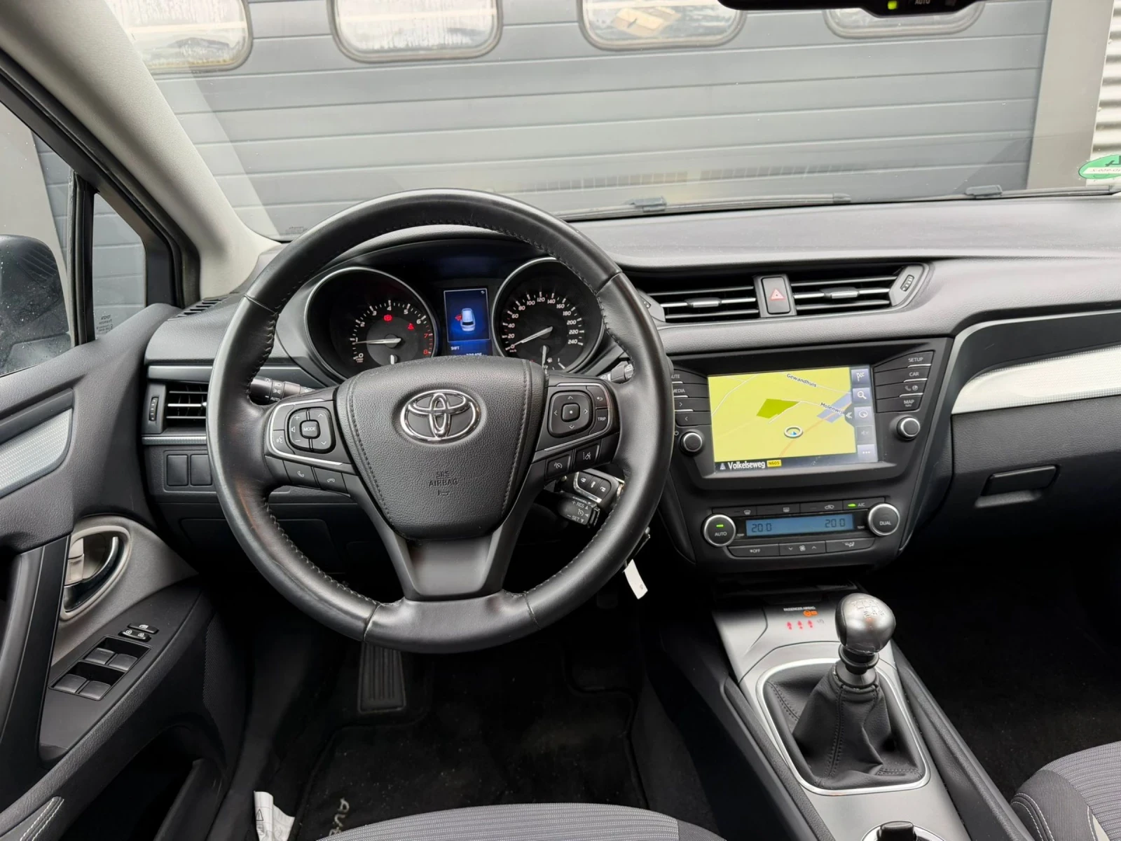 Toyota Avensis 1.8 VVT-i 147ks, снимка 12 - Автомобили и джипове - 54442312