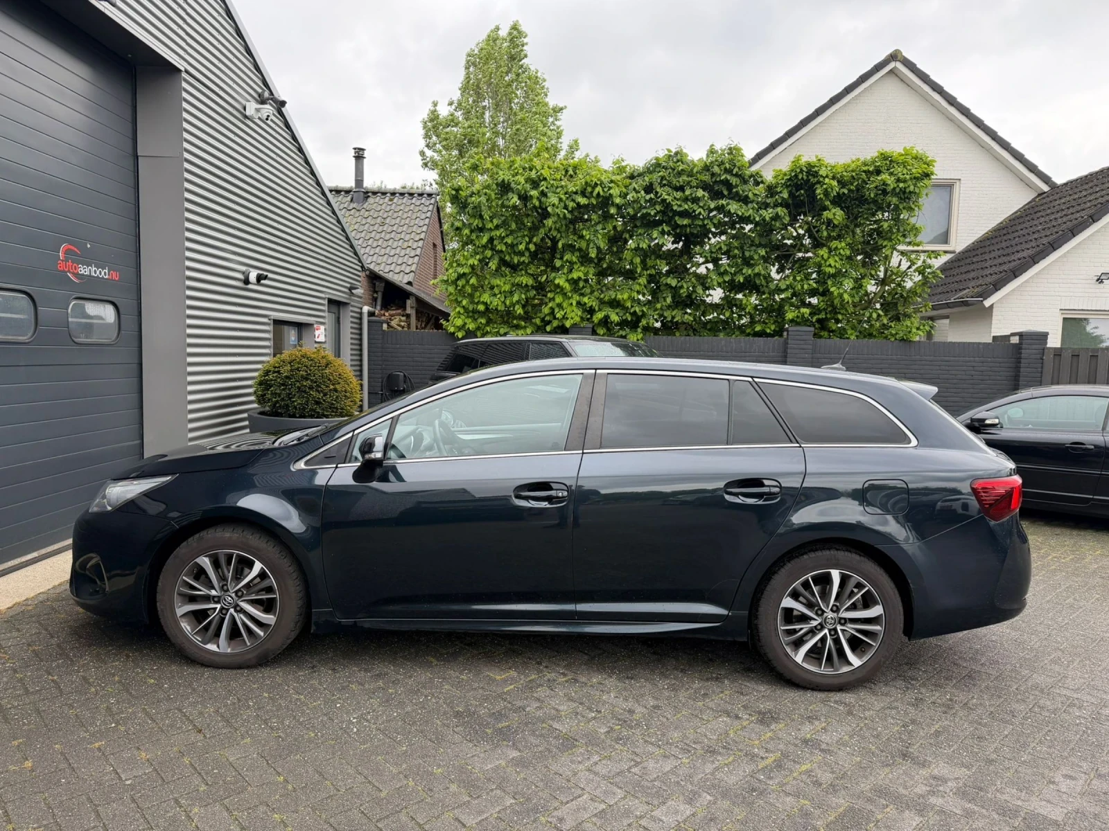 Toyota Avensis 1.8 VVT-i 147ks, снимка 16 - Автомобили и джипове - 54442312