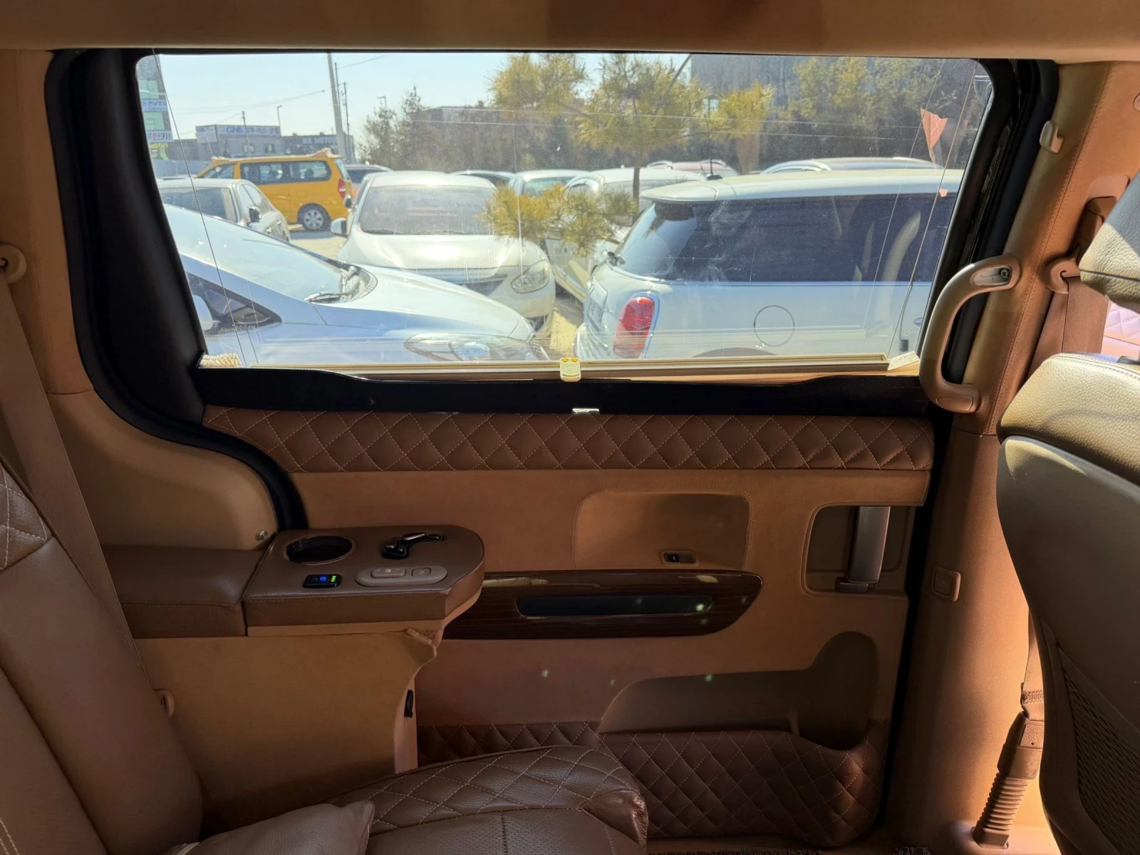 Kia Carnival, снимка 16 - Автомобили и джипове - 54588569