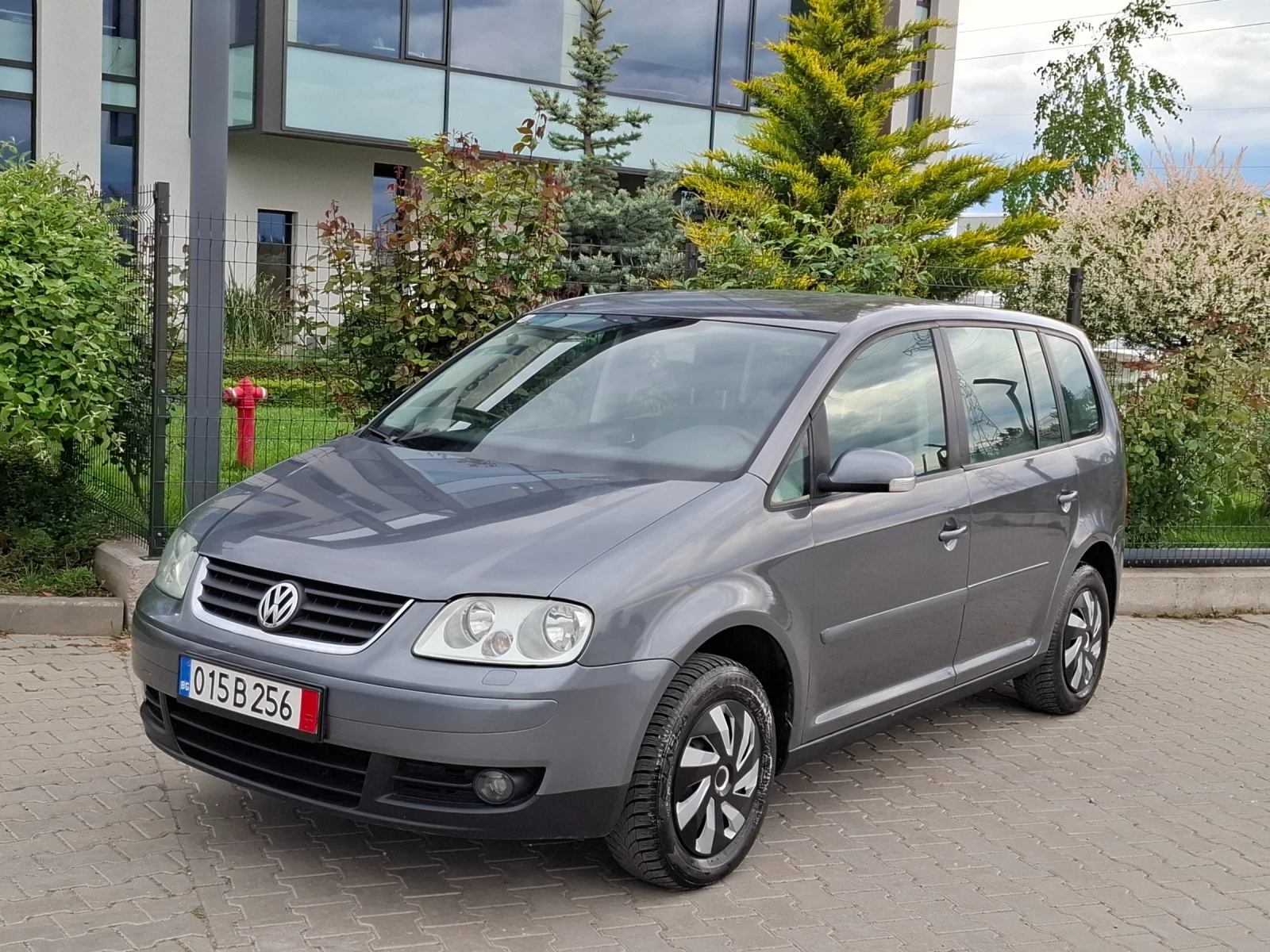 VW Touran 1.9TDI* (105кс)* KOЖА* НАВИ* HOB BHOC* , , снимка 3 - Автомобили и джипове - 54609931