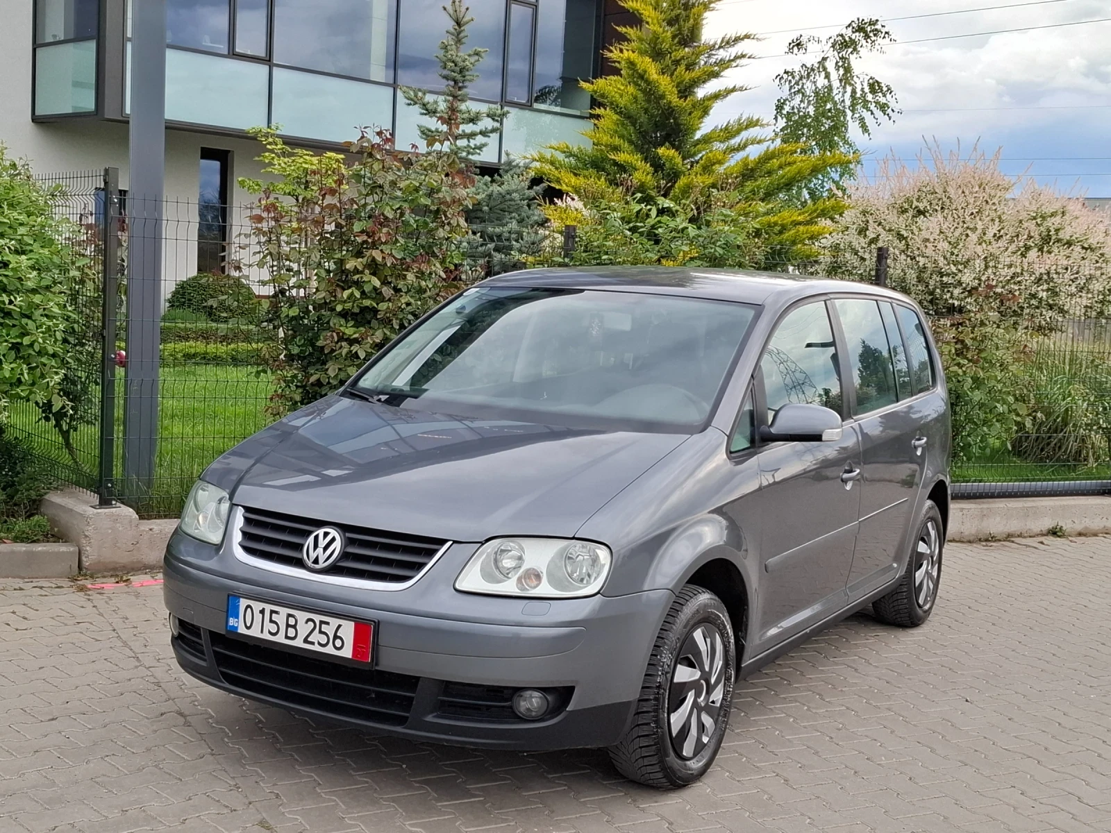 VW Touran 1.9TDI* (105кс)* KOЖА* НАВИ* HOB BHOC* , , снимка 2 - Автомобили и джипове - 54609931