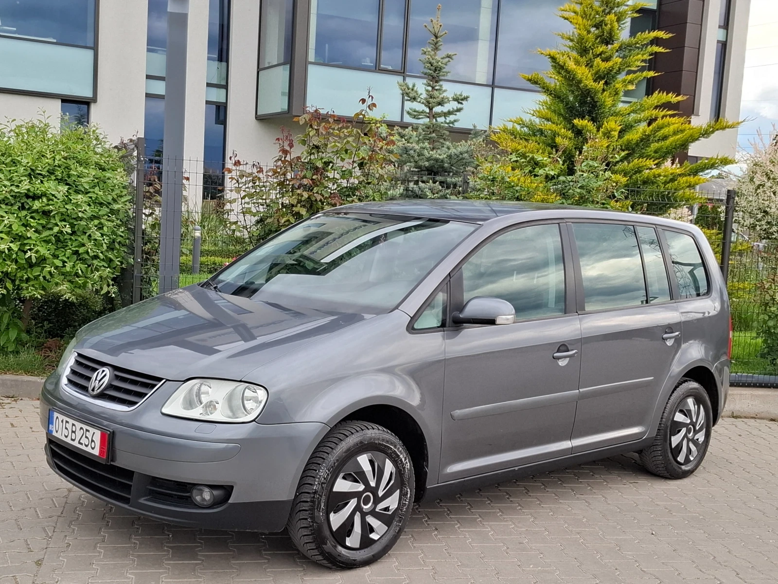 VW Touran 1.9TDI* (105кс)* KOЖА* НАВИ* HOB BHOC* , , снимка 5 - Автомобили и джипове - 54609931