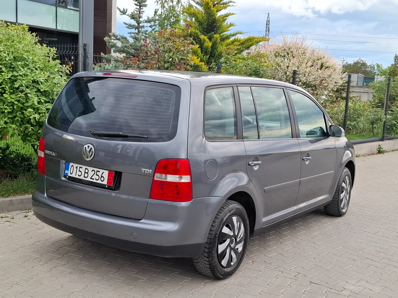 VW Touran 1.9TDI* (105кс)* KOЖА* НАВИ* HOB BHOC* , , снимка 12 - Автомобили и джипове - 54609931