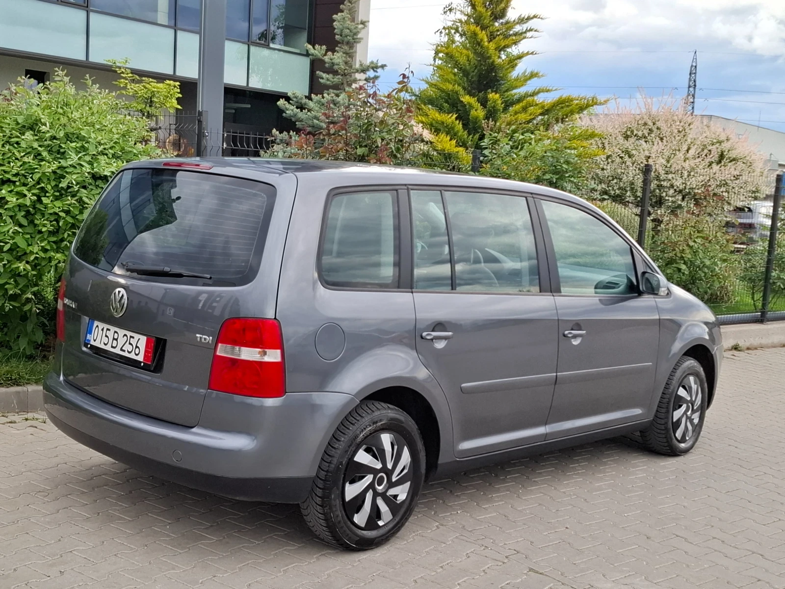 VW Touran 1.9TDI* (105кс)* KOЖА* НАВИ* HOB BHOC* , , снимка 13 - Автомобили и джипове - 54609931