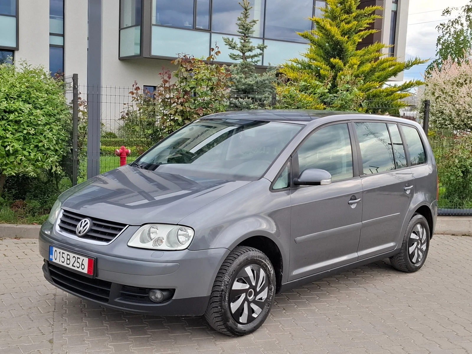 VW Touran 1.9TDI* (105кс)* KOЖА* НАВИ* HOB BHOC* , , снимка 4 - Автомобили и джипове - 54609931