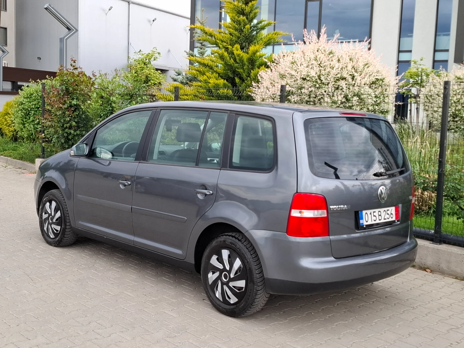 VW Touran 1.9TDI* (105кс)* KOЖА* НАВИ* HOB BHOC* , , снимка 7 - Автомобили и джипове - 54609931