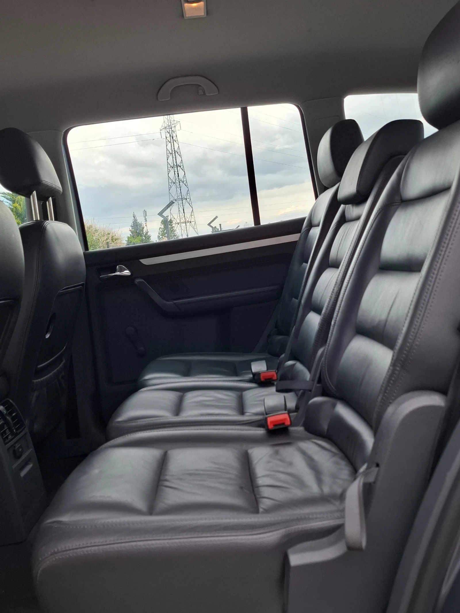 VW Touran 1.9TDI* (105кс)* KOЖА* НАВИ* HOB BHOC* , , снимка 17 - Автомобили и джипове - 54609931