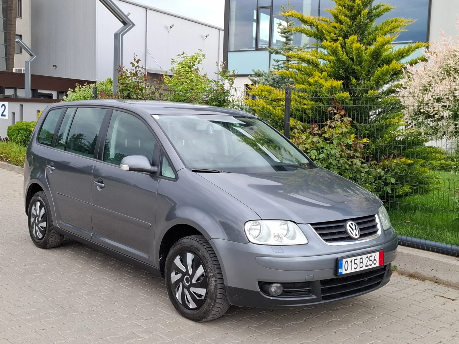 VW Touran 1.9TDI* (105кс)* KOЖА* НАВИ* HOB BHOC* , , снимка 10 - Автомобили и джипове - 54609931