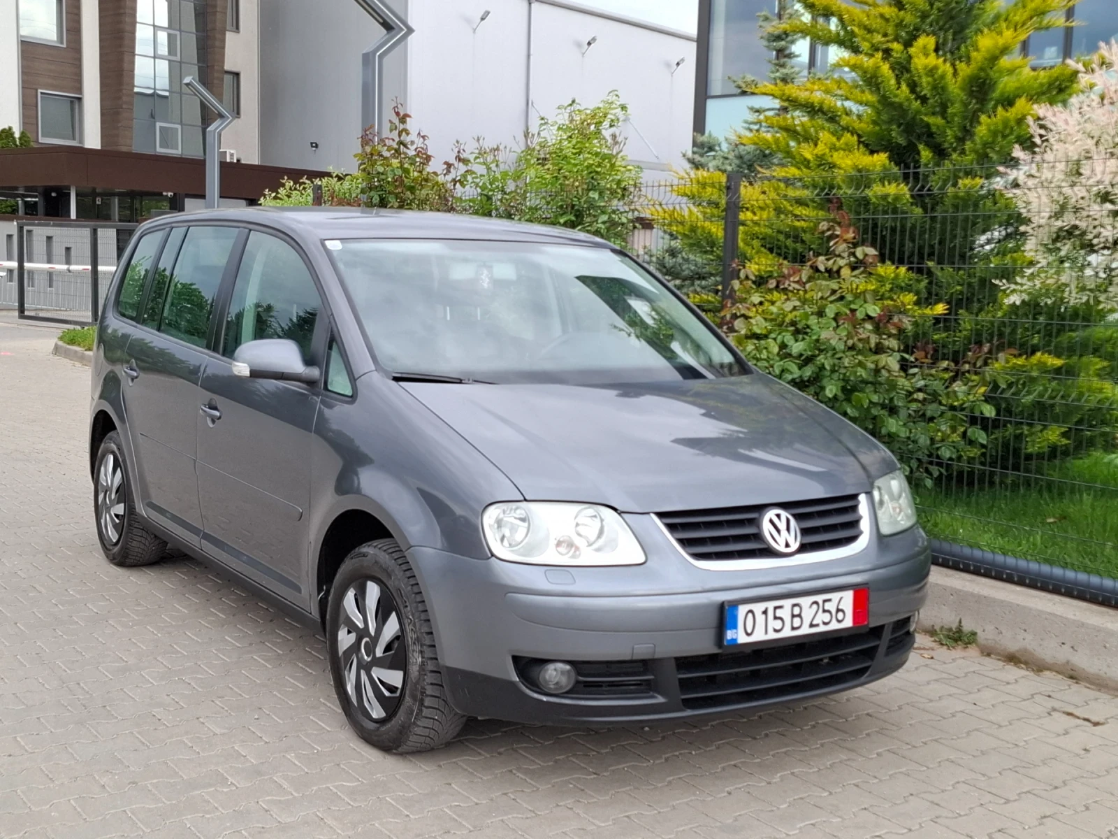 VW Touran 1.9TDI* (105кс)* KOЖА* НАВИ* HOB BHOC* , , снимка 9 - Автомобили и джипове - 54609931