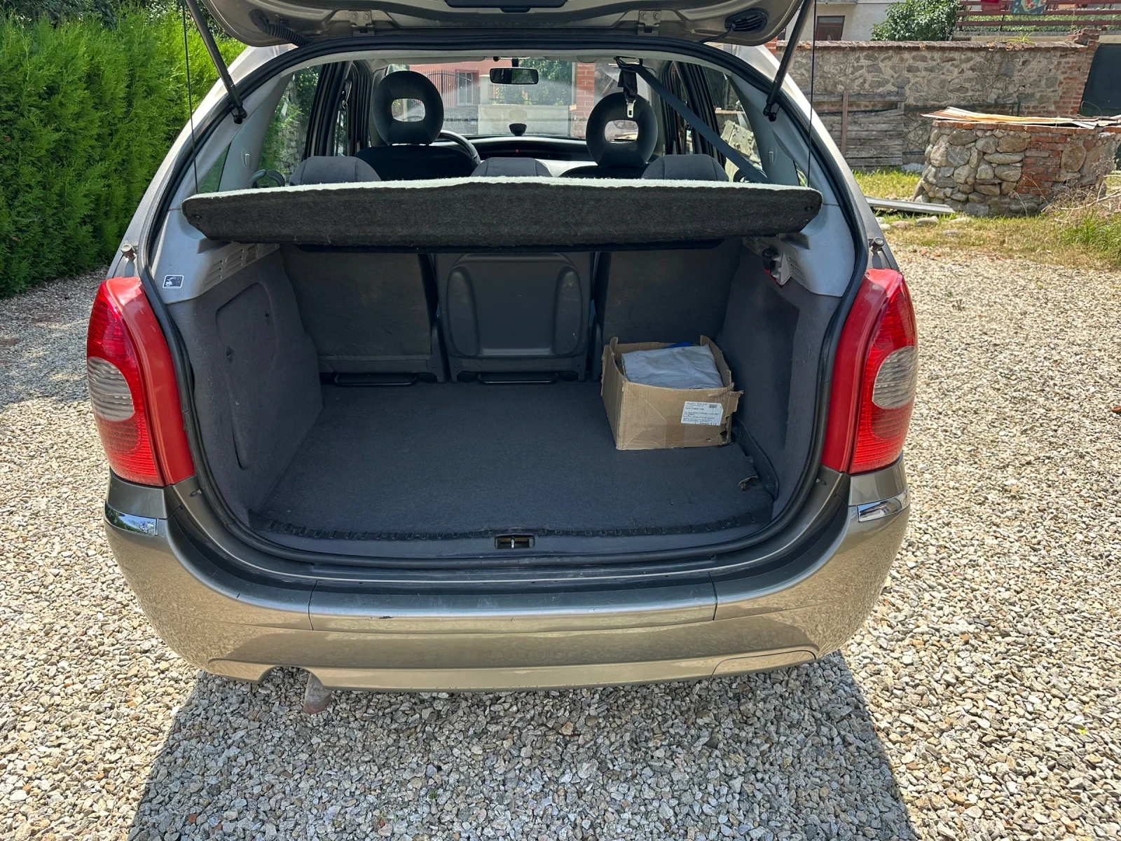 Citroen Xsara picasso 1.6 HDI, снимка 9 - Автомобили и джипове - 55317783