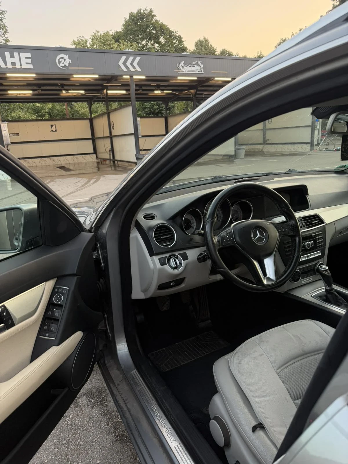 Mercedes-Benz C 220, снимка 9 - Автомобили и джипове - 55891580