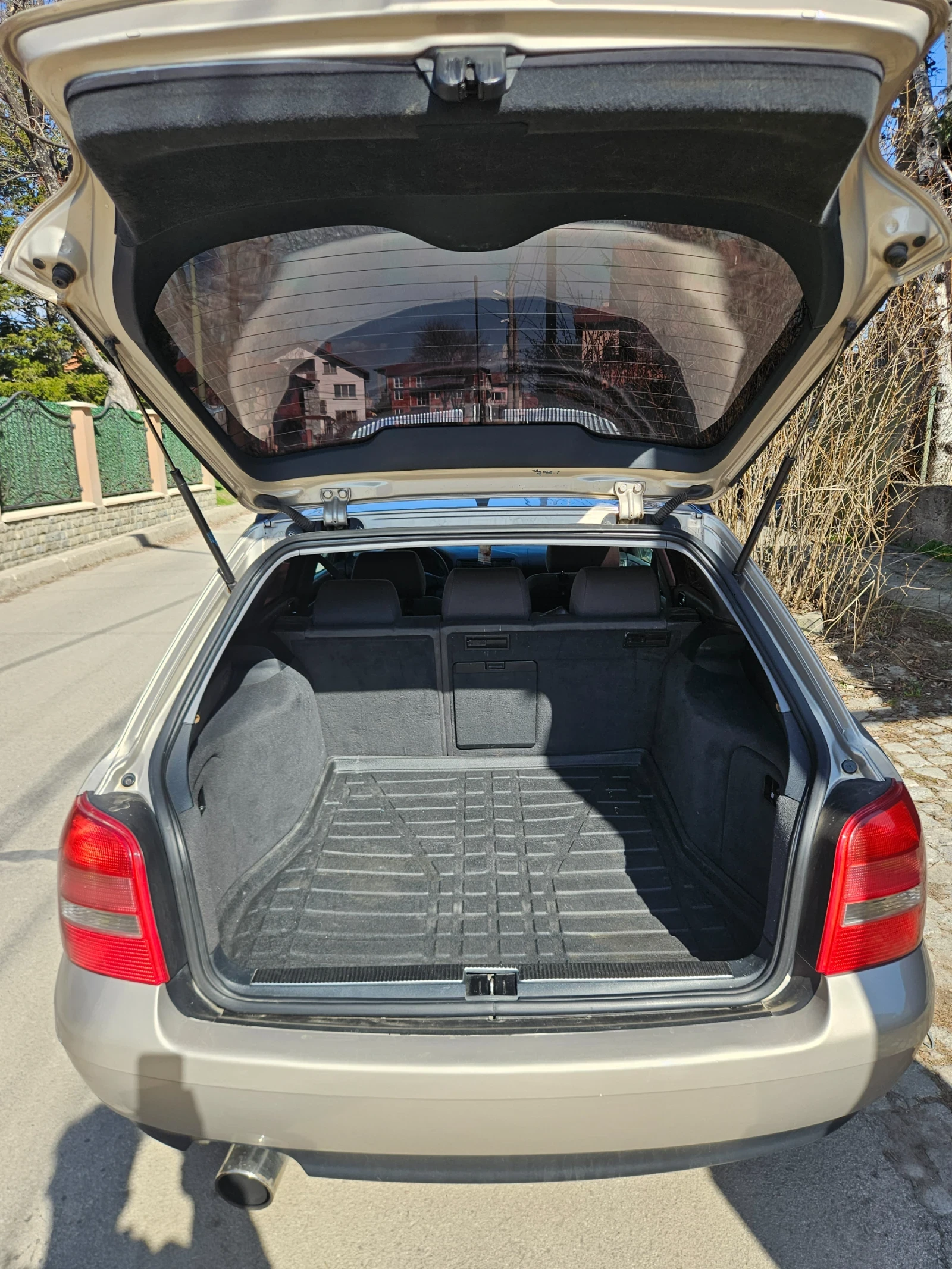 Audi A4 1.9 TDI, снимка 8 - Автомобили и джипове - 56446755