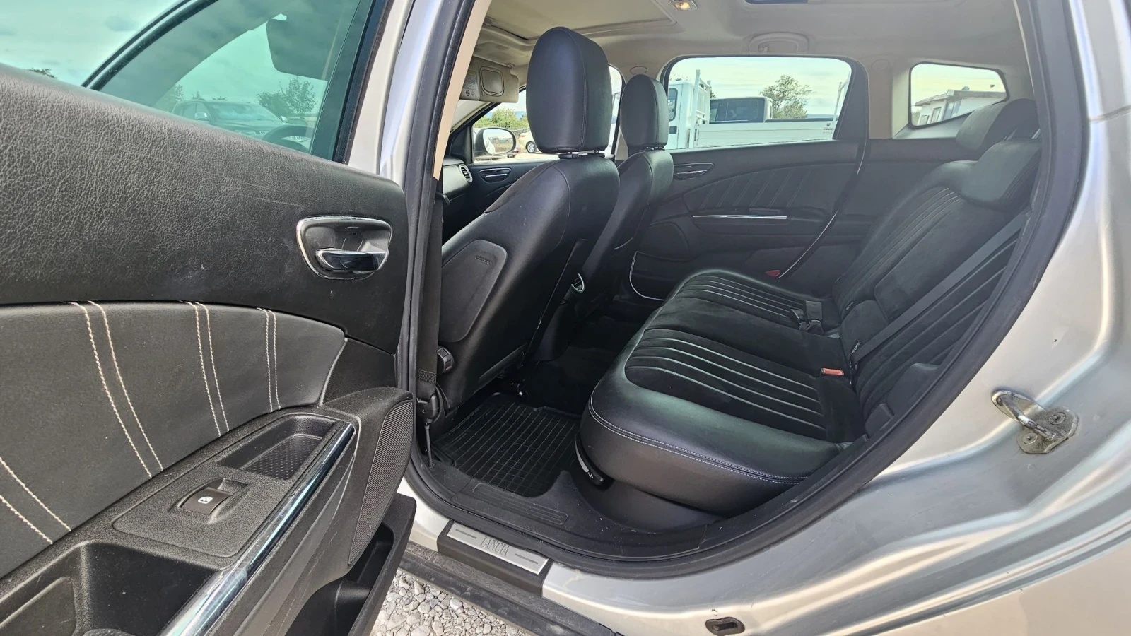 Lancia Delta 1.6 multijet, снимка 4 - Автомобили и джипове - 56598557