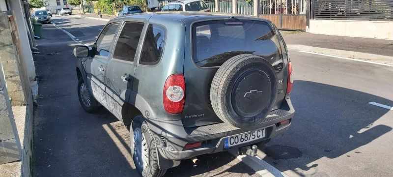 Chevrolet Niva 1.7i ГАЗ 2011г.бързи и бавни 4х4, снимка 2 - Автомобили и джипове - 47309874