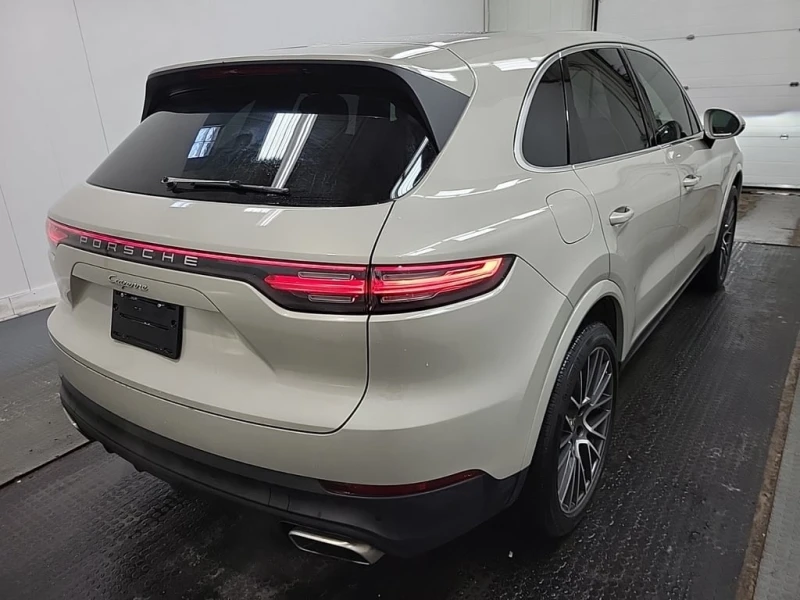 Porsche Cayenne * AWD * CARFAX * DISTRONIC* ОБДУХВАНЕ* ПАНОРАМА, снимка 3 - Автомобили и джипове - 53330744