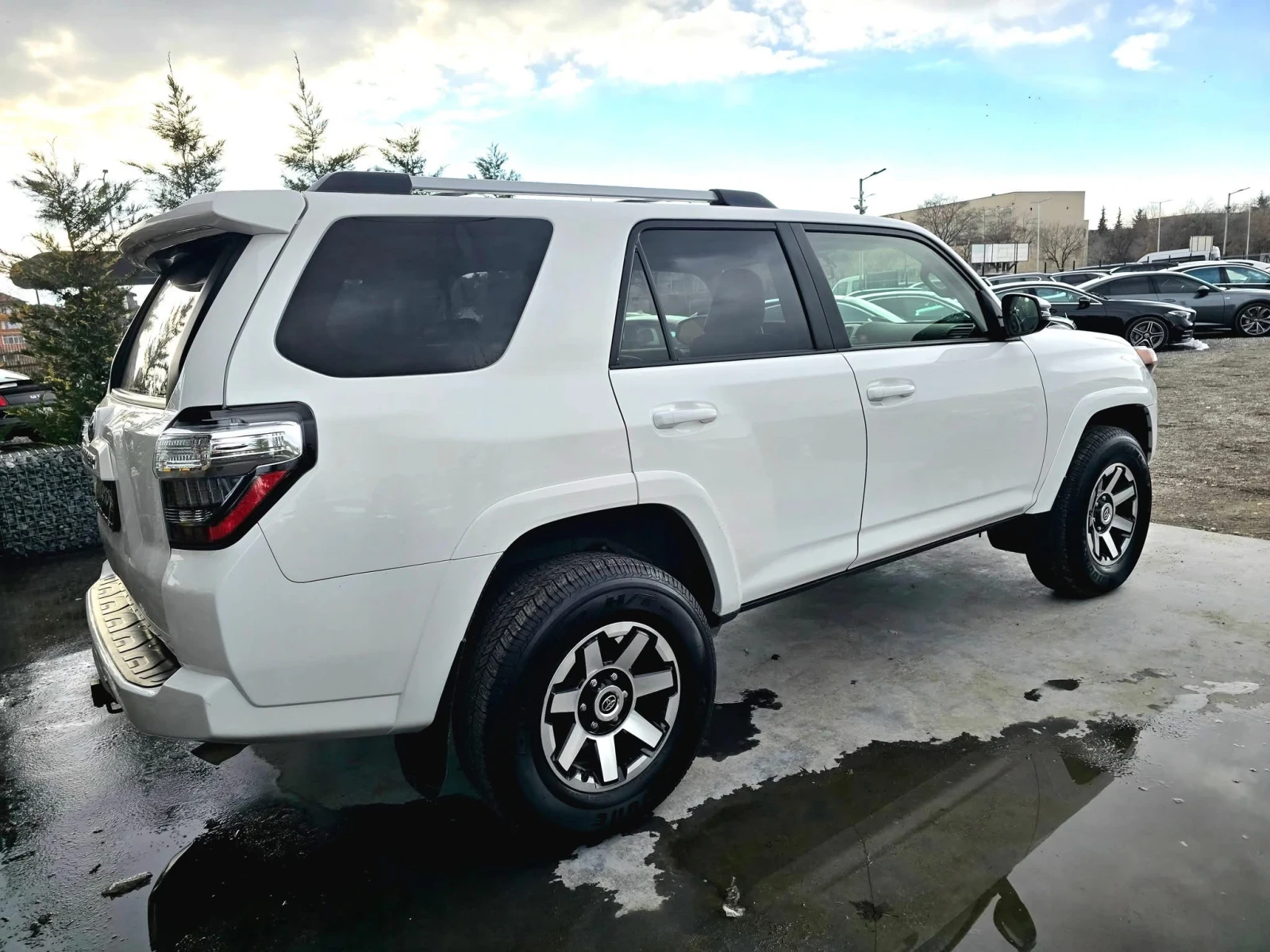 Toyota 4runner 4.0I 4X4 НАПЪЛНО ОБСЛУЖЕН 20000ХИЛ КМ ЛИЗИНГ 100% - изображение 10