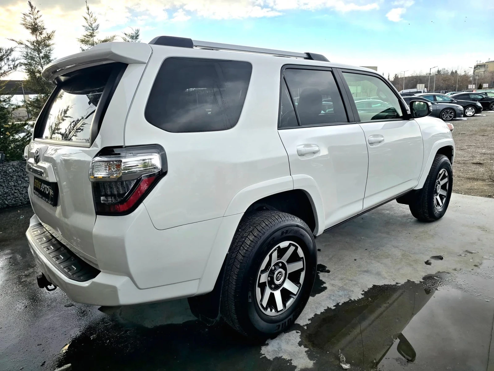 Toyota 4runner 4.0I 4X4 НАПЪЛНО ОБСЛУЖЕН 20000ХИЛ КМ ЛИЗИНГ 100% - изображение 9