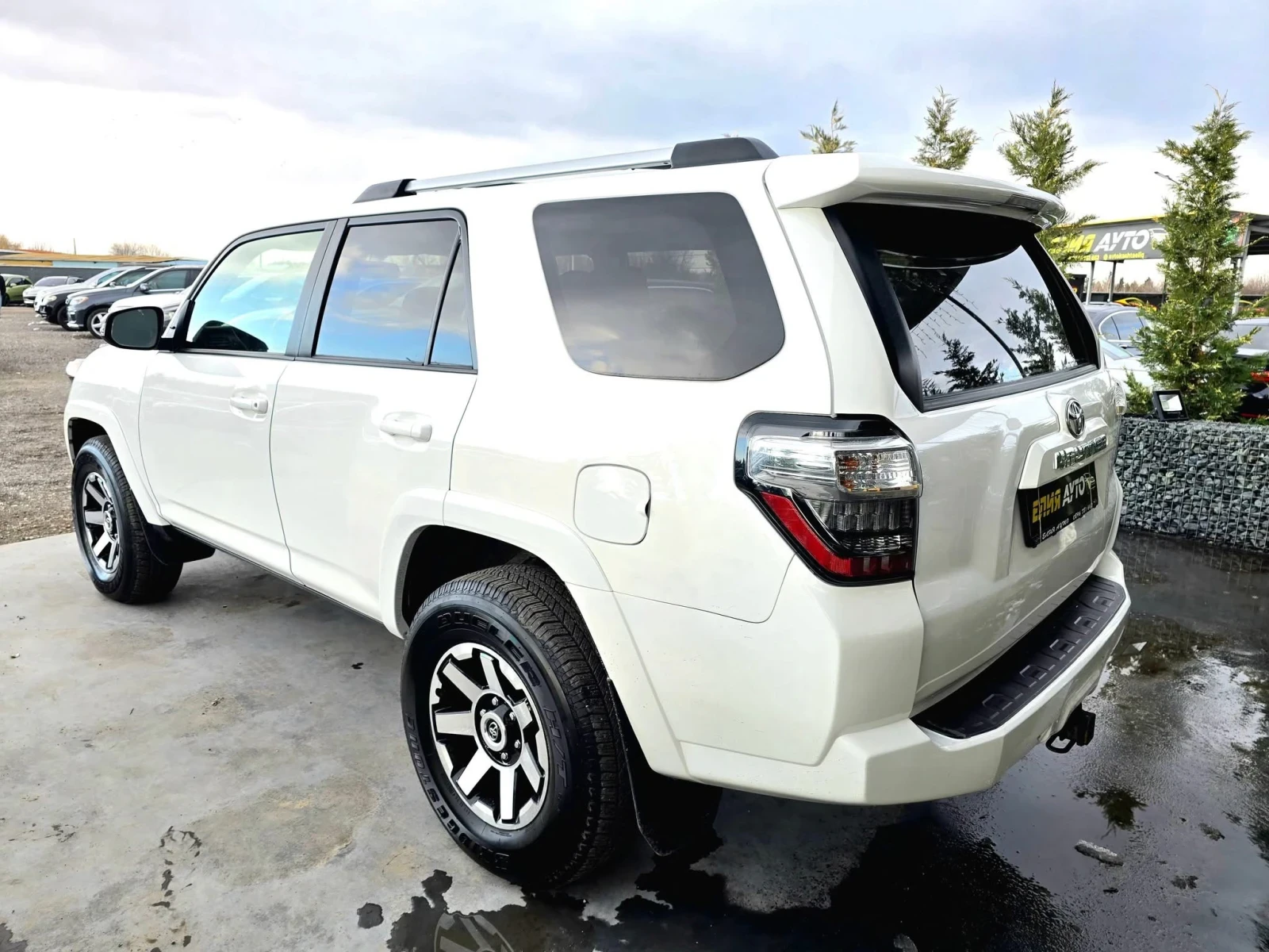 Toyota 4runner 4.0I 4X4 НАПЪЛНО ОБСЛУЖЕН 20000ХИЛ КМ ЛИЗИНГ 100% - изображение 6